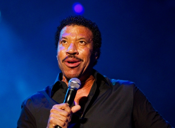 Americký zpěvák Lionel Richie.
